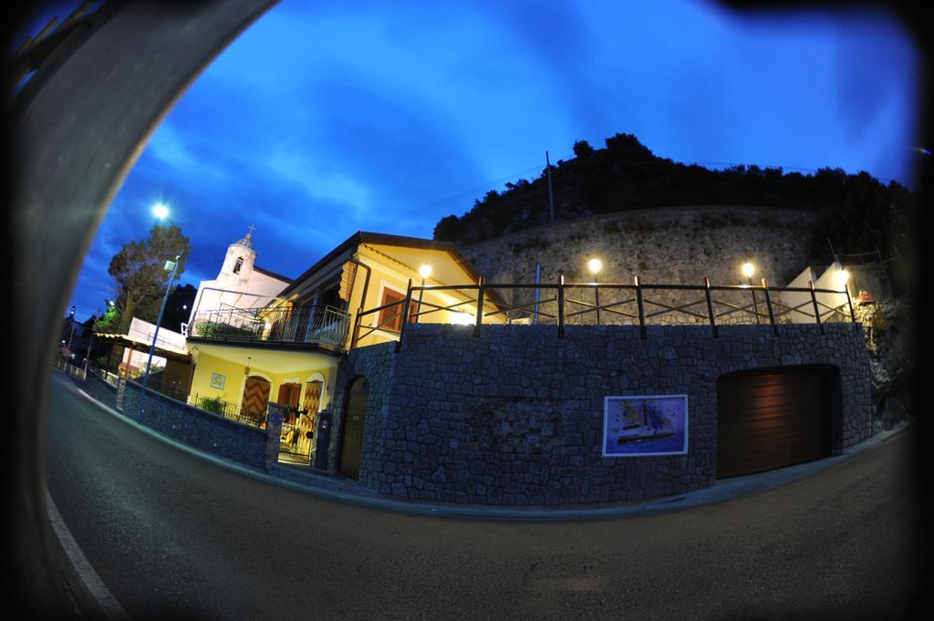 La Mela Blu Bed & Breakfast Фуроре Екстериор снимка