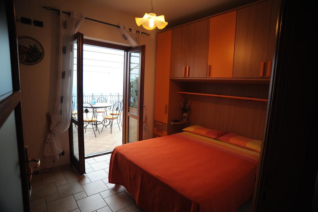 La Mela Blu Bed & Breakfast Фуроре Стая снимка